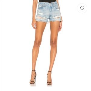 Levi 501 Shorts Distressed in color Fault Line